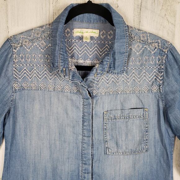 Staring At Stars Urban Outfitters Chambray Denim Embroidered Top Women's Small - Picture 2 of 16